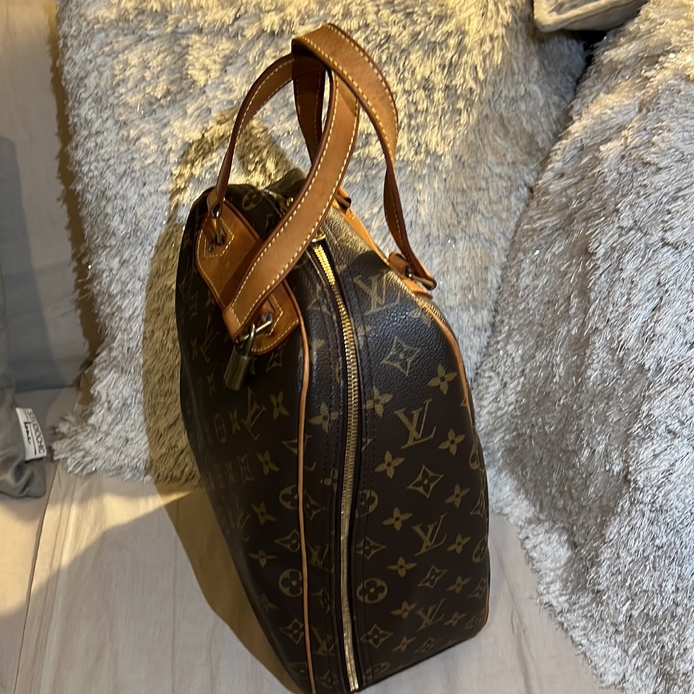 Louis Vuitton Excursion Monogram Bag. - image 2